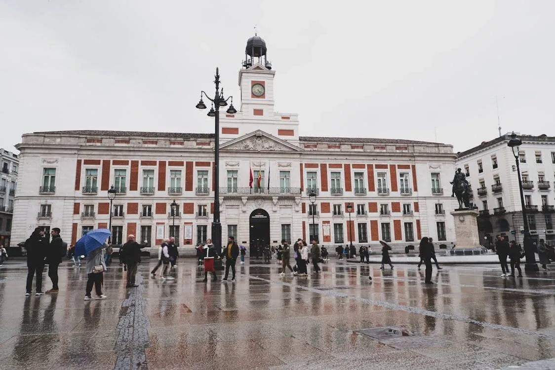 Ley de Medidas Urgentes vivienda Madrid 2026: 18.000 pisos en cuatro años y 280.000 en quince — qué dicen los números reales