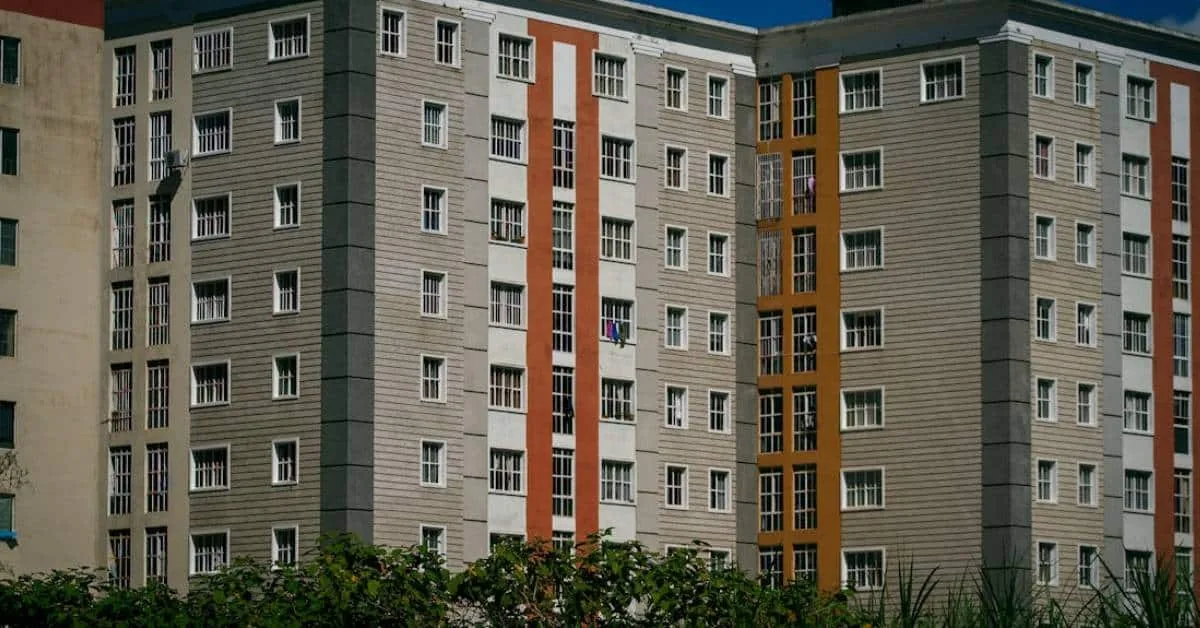 Madrid lidera la vivienda social en España con 9.300 pisos: el liderazgo que no llega al 1% del parque ni al funcionario destinado