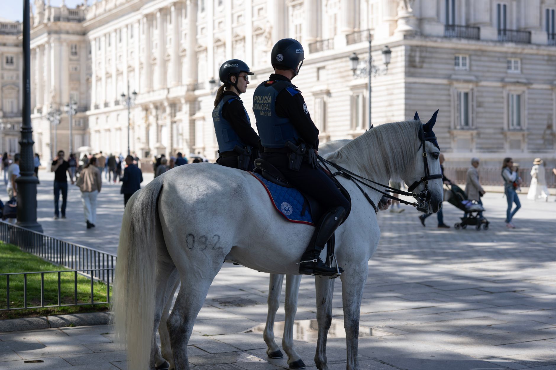 Policía Nacional en Madrid: el banco ve menos de lo que cobras — y el primer destino lo complica todo