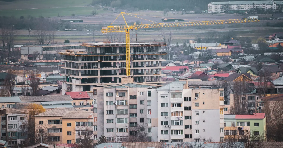 Fondo España Crece: 12.250 millones del ICO para vivienda asequible y qué llega a Madrid