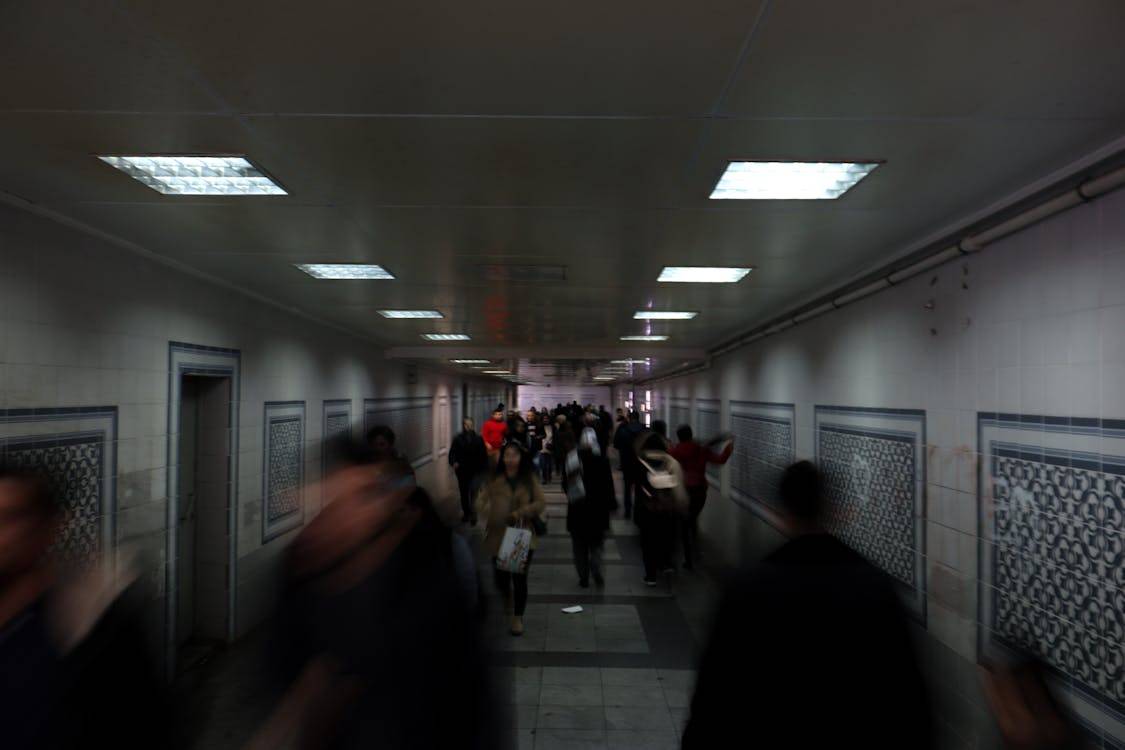 Crisis de vivienda Madrid demografía: brecha entre hogares creados y viviendas construidas 2021-2025