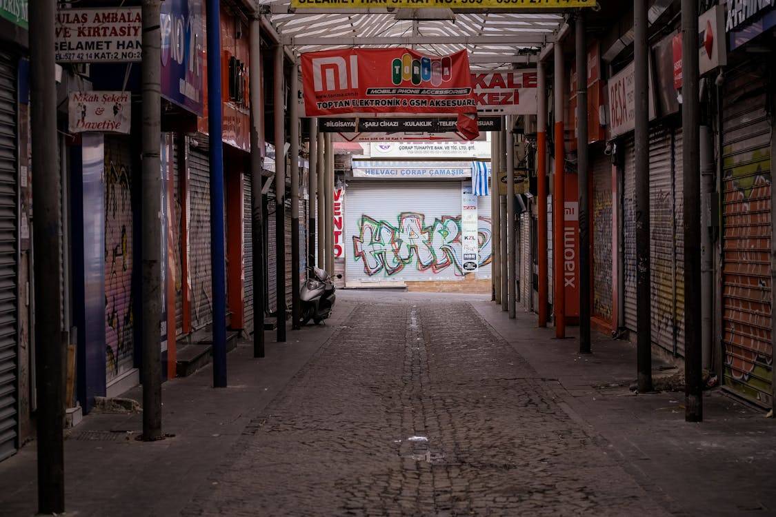 Reconversión locales en viviendas Madrid 2026: Plan Especial Móstoles y Plan Rehabilita barrio Lucero Latina