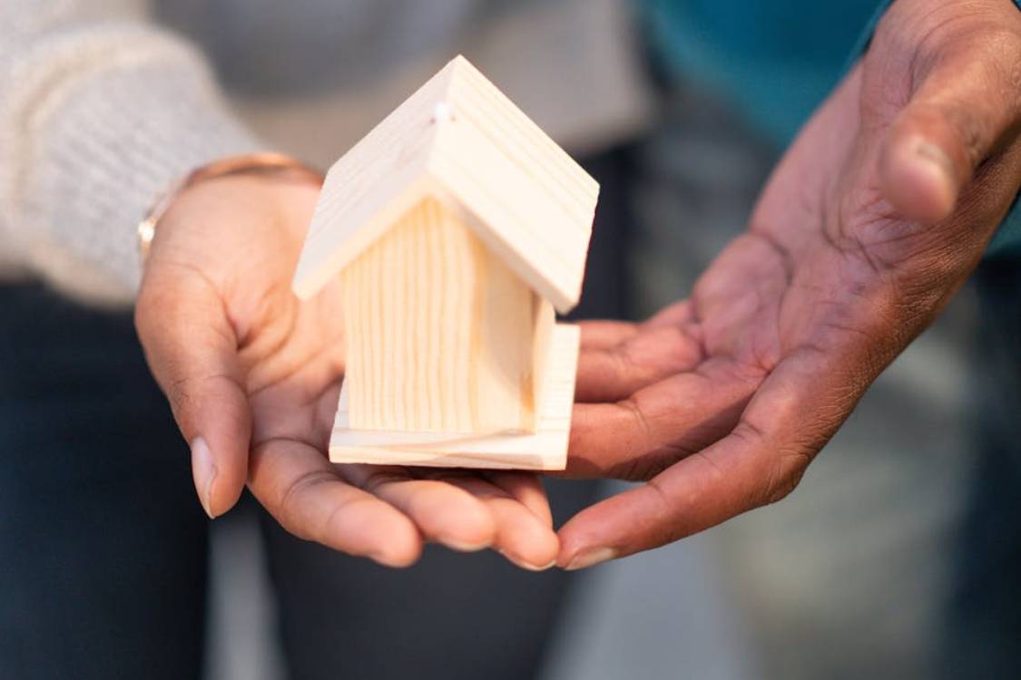 Requisitos vivienda protegida funcionarios 2026: tabla de límites de ingresos IPREM, empadronamiento y tipos VPP Madrid