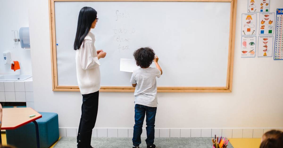 Docente CAM Madrid 2026: concurso de traslados, VPP no permanente y esfuerzo hipotecario real por perfil salarial