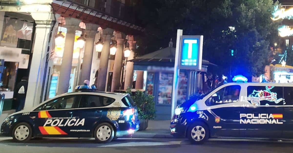 Agente de Policía Nacional en Madrid analizando opciones de vivienda asequible en 2026