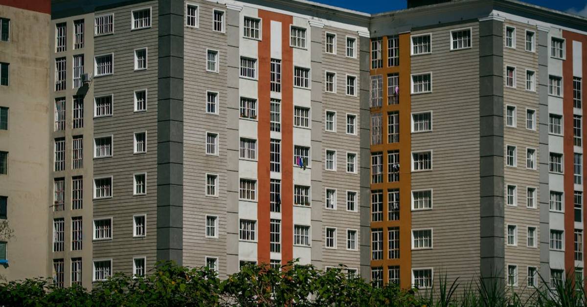 Vivienda social Madrid 2026: EMVS lidera España con 9.300 pisos pero representa el 0,48% del parque municipal